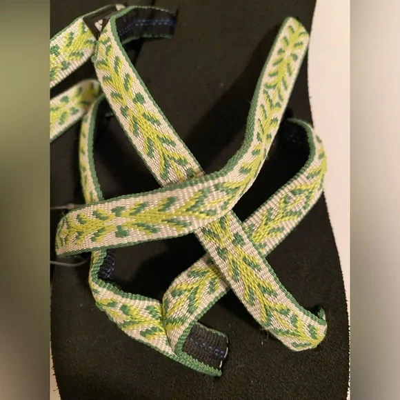 Teva Mush Olowahu Strappy Flip Flops in Tyena Lime Green Size 7 women NWOT - Picture 10 of 11